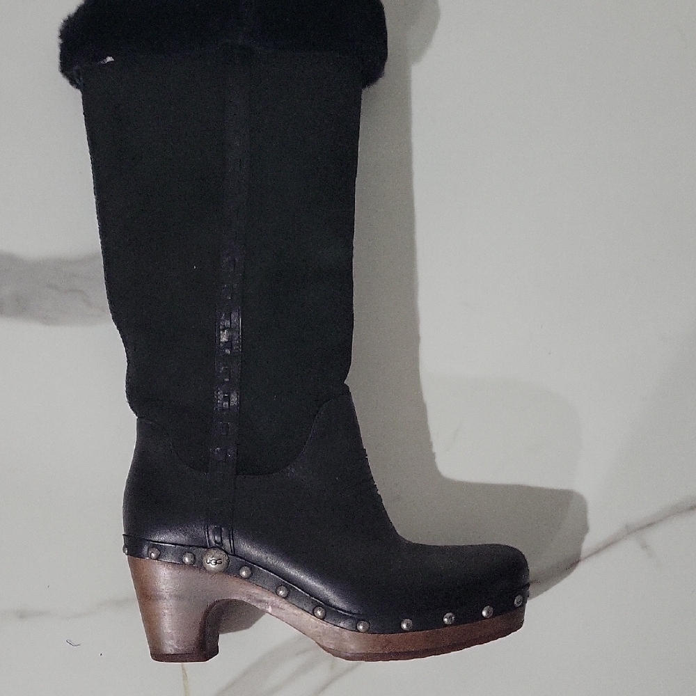 Black Heeled Boots with Chunky Heel and Slouchy Design